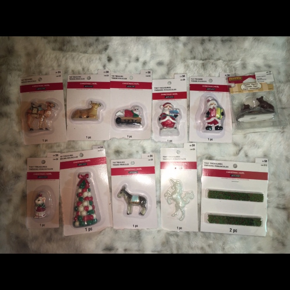Tiny Treasures Christmas mini embellishment set
